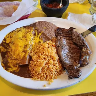 a plate of mexican food