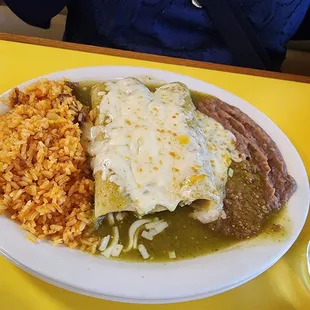 a plate of mexican food