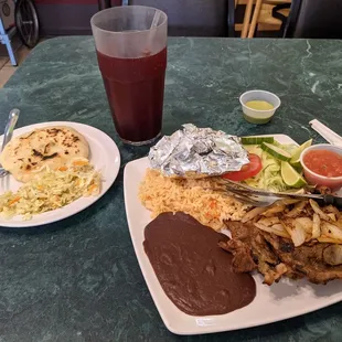 Carne asada, papusa, agua de jamaica