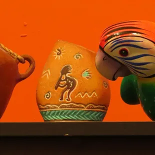 a parrot and a pot