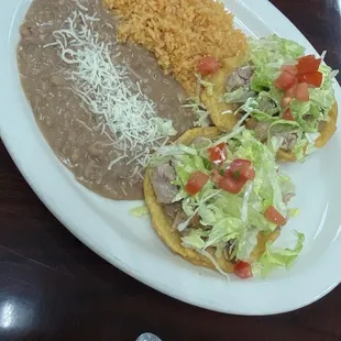 Sopes de Carnitas