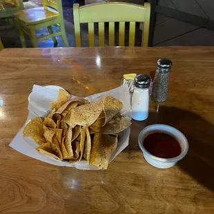 Chips and excellent salsa
