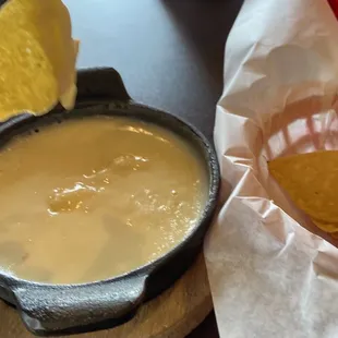 Queso &amp; chips