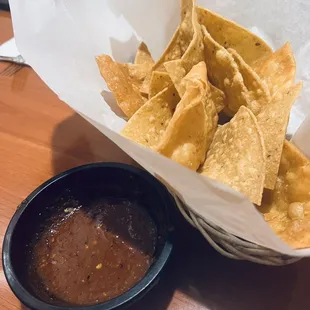 Corn and flour chips and salsa