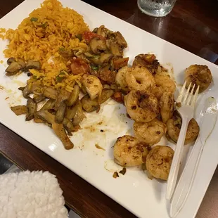 Camarones and a bunch of unappetizing veggies