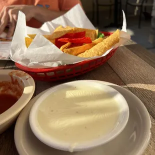 Chips n' queso