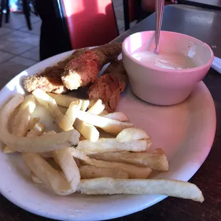 Kids chicken strips with white gravy
