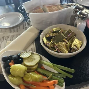 Complimentery Veggie tray with bread and butter