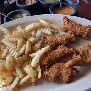 Kids nuggets and fries