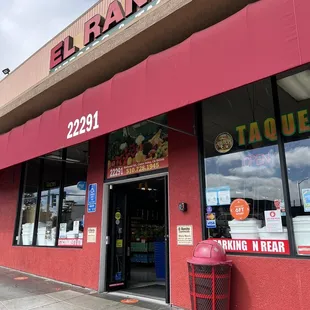 the entrance to el rancho