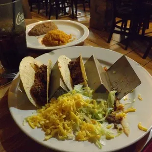 a plate of tacos and a drink