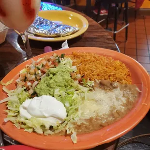 The plate of goodies to top my fajitas and warm tortilla wrapped in foil