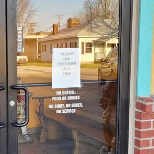 Sign on the door that only one person is allowed in the restaurant at a time. Following the covid-19 rules.