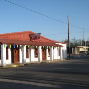 Right in the middle of Downtown Hondo.