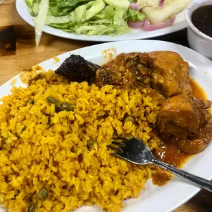 Arroz recalentado del día anterior, cuando las Autoridades Sanitarias requieren se bote cada 4 horas...