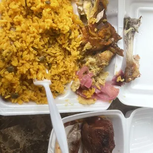 Arrow con gandules, ribs, chicken and mangu