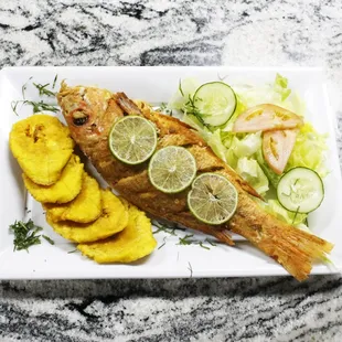 NUESTRO PLATO MAS VENDIDO, EL PARGO FRITO CON ALGUN ACOMPAÑANTE A SU GUSTO.