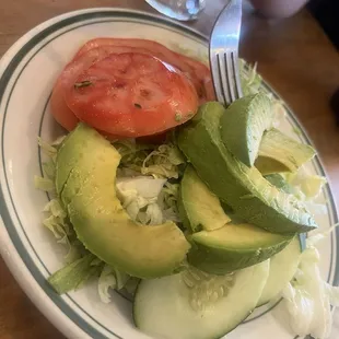 Side salad with avacado