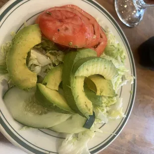 Side salad with avacado