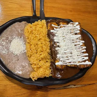 Mole enchiladas