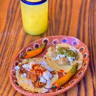 taco de pollo, carnitas + pineapple Agua Fresca (09/2022)