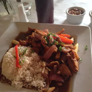 Saltado de Pollo
