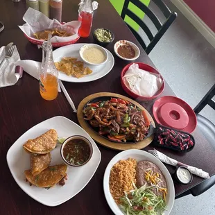 Combo fajitas  beef enchiladas que