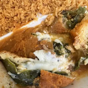 Es maicena con queso lo q le ponen al chile relleno! Hahaha ay no&apos;  $22 a la basura