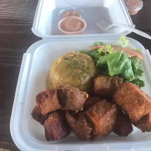 Carne de cerdo frita con mofongo