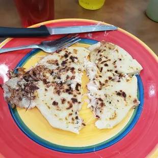 Frijol y Queso Pupusa