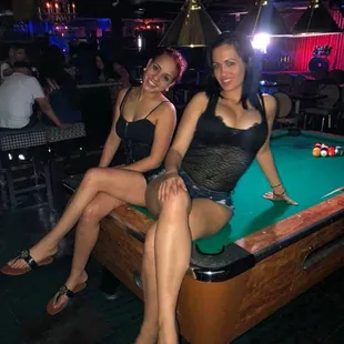 También mesa de pool!