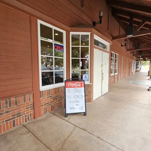 the outside of a restaurant