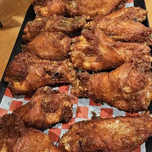 a tray of chicken wings
