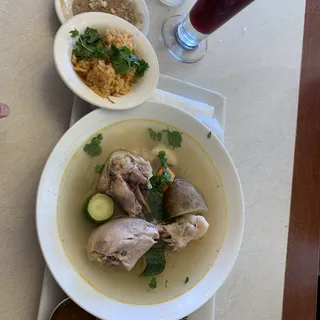 Caldo de Pollo