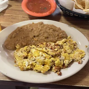 Chorizo con huevo breakfast plate