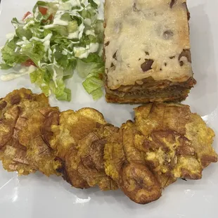Pastelon con tostones