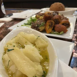 Relleno de papa, yuca con mojo de ajo, alcapurrias  De yuca