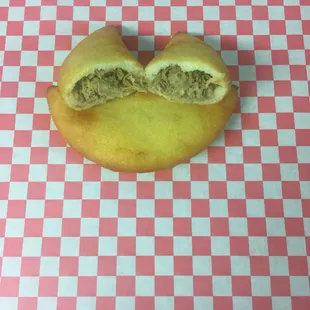 Empanada de carne mechada
