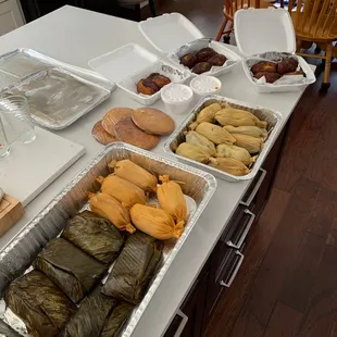 Tamales, chuchitos, tamalitos de chipilin, rellenitos, &amp; champurradas.