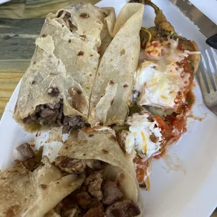 Chili verde burro y chilli relleno y huevos rancheros