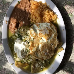 chilaquiles con salsa verde and the refried beans are so good!!