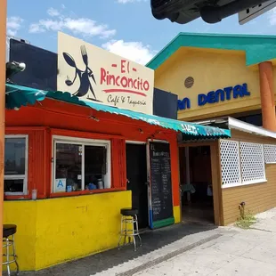 Its on the corner but parking in the back !! def worth every trip :)