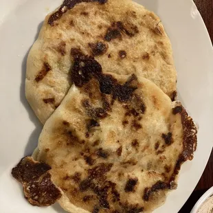 Asada y queso and Cameron y queso pupusas
