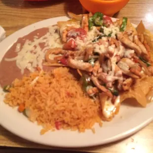 Chicken fajita nachos