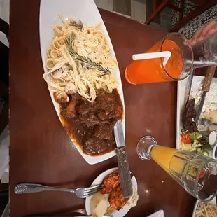 Oxtail Fettuccine, Maracuya, y Pan