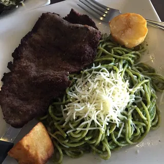 Tallarines Verde con Huancaina