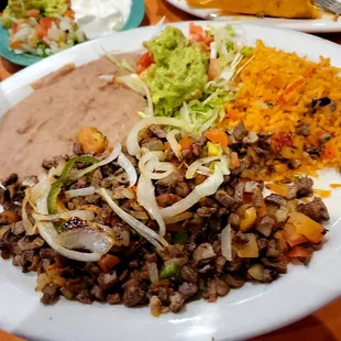 Carne a la mexicana with grilled onions on top