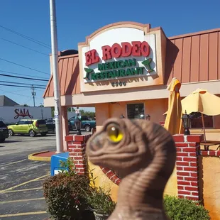 Bob the Raptor Says "El Rodeo de Raptor!"