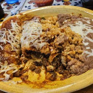 Enchilada carnitas with rice and beans