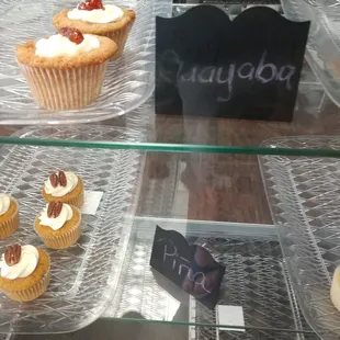 cupcakes, food, dessert